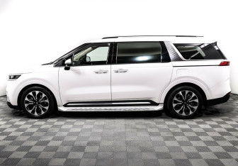 Подержанный автомобиль Kia Carnival 2020 года (3 фото)