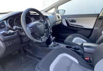 Подержанный автомобиль Kia Ceed Hatchback 2014 года (9 фото)