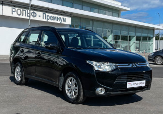 Подержанный автомобиль Mitsubishi Outlander 2013 года (3 фото)