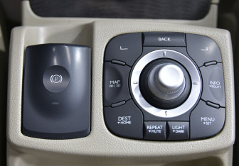 Подержанный автомобиль Renault Koleos 2012 года (15 фото)