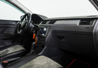 Подержанный автомобиль Skoda Rapid Liftback 2017 года (12 фото)