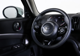 Подержанный автомобиль MINI Countryman 2020 года (13 фото)