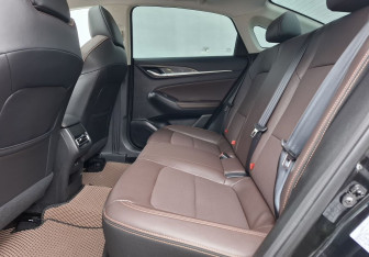 Подержанный автомобиль Changan Eado Plus 2023 года (12 фото)