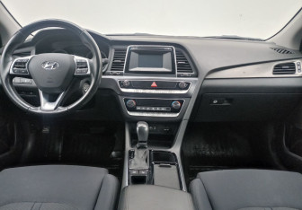 Подержанный автомобиль Hyundai Sonata 2018 года (12 фото)