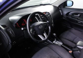 Подержанный автомобиль Kia Ceed Wagon 2010 года (15 фото)