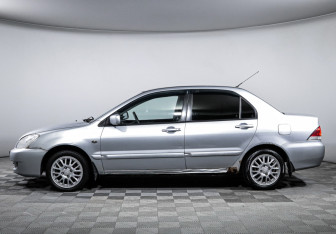 Подержанный автомобиль Mitsubishi Lancer Sedan 2005 года (8 фото)