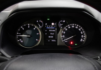 Подержанный автомобиль Toyota Land Cruiser Prado 2023 года (13 фото)
