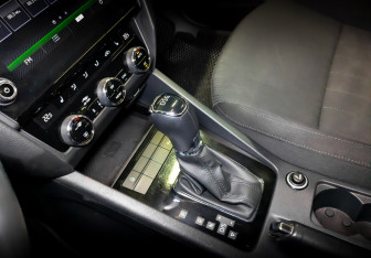 Подержанный автомобиль Skoda Octavia Liftback 2018 года (28 фото)