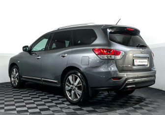 Подержанный автомобиль Nissan Pathfinder 2014 года (7 фото)