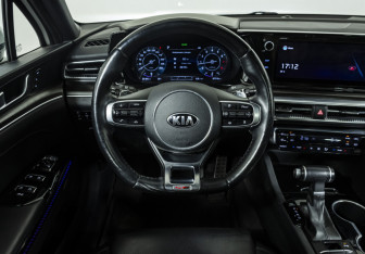 Подержанный автомобиль Kia K5 2021 года (23 фото)