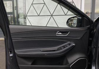 Подержанный автомобиль Omoda S5 2023 года (18 фото)