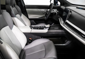 Подержанный автомобиль Changan UNI-T 2023 года (12 фото)