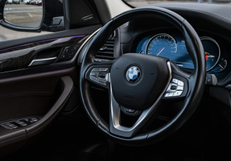 Подержанный автомобиль BMW X3 2017 года (10 фото)