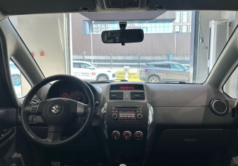 Подержанный автомобиль Suzuki SX4 Hatchback 2009 года (12 фото)