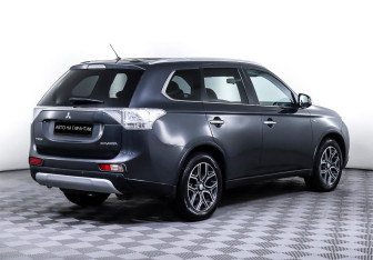 Подержанный автомобиль Mitsubishi Outlander 2014 года (5 фото)