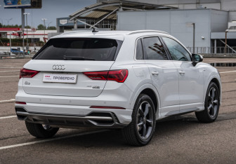 Подержанный автомобиль Audi Q3 2021 года (5 фото)