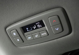 Подержанный автомобиль Kia Carnival 2024 года (21 фото)