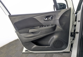 Подержанный автомобиль Renault Kaptur 2017 года (17 фото)