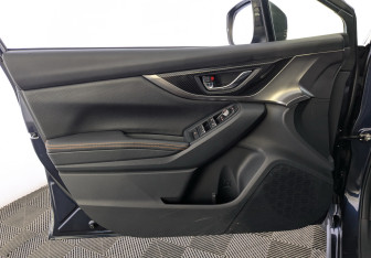 Подержанный автомобиль Subaru XV 2017 года (17 фото)