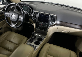 Подержанный автомобиль Jeep Grand Cherokee 2018 года (9 фото)