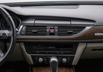 Подержанный автомобиль Audi A6 Sedan 2015 года (14 фото)
