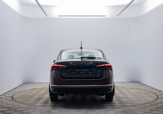 Подержанный автомобиль Skoda Rapid Liftback 2020 года (6 фото)