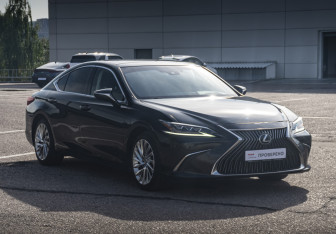 Подержанный автомобиль Lexus ES 2018 года (5 фото)