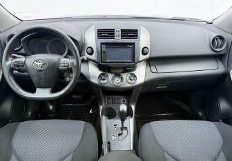 Подержанный автомобиль Toyota RAV4 2010 года (12 фото)