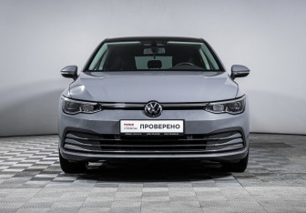Подержанный автомобиль Volkswagen Golf Hatchback 2020 года (2 фото)