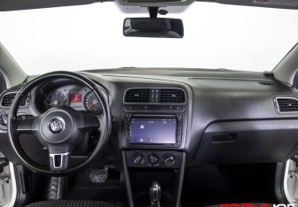 Подержанный автомобиль Volkswagen Polo Sedan 2011 года (13 фото)