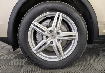 Подержанный автомобиль Porsche Cayenne 2014 года (12 фото)