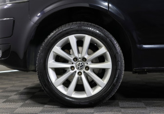 Подержанный автомобиль Volkswagen Caravelle 2013 года (23 фото)