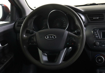 Подержанный автомобиль Kia Rio Sedan 2012 года (10 фото)