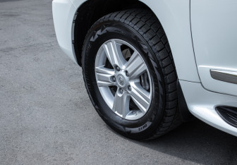 Подержанный автомобиль Toyota Land Cruiser Suv 2015 года (13 фото)