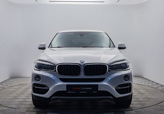 Подержанный автомобиль BMW X6 2015 года (8 фото)