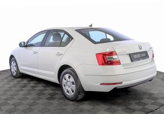 Подержанный автомобиль Skoda Octavia Liftback 2020 года (7 фото)
