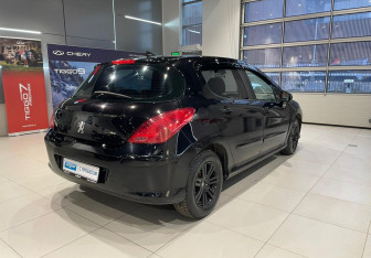 Подержанный автомобиль Peugeot 308 Hatchback 2008 года (4 фото)