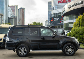 Подержанный автомобиль Mitsubishi Pajero 2012 года (3 фото)