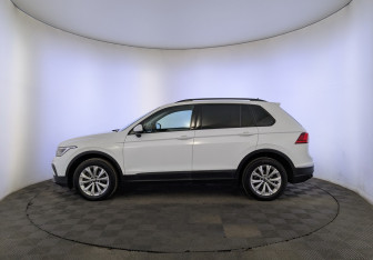 Подержанный автомобиль Volkswagen Tiguan 2021 года (8 фото)
