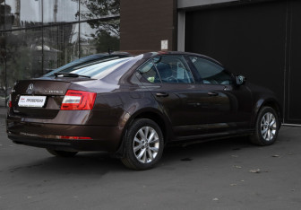 Подержанный автомобиль Skoda Octavia Liftback 2018 года (4 фото)