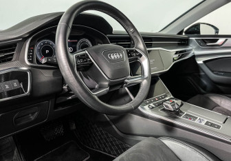 Подержанный автомобиль Audi A7 2023 года (13 фото)