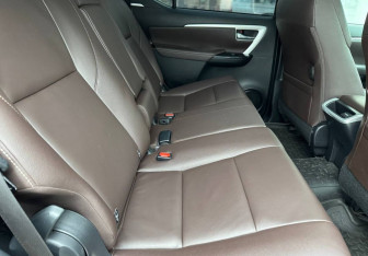 Подержанный автомобиль Toyota Fortuner 2019 года (11 фото)