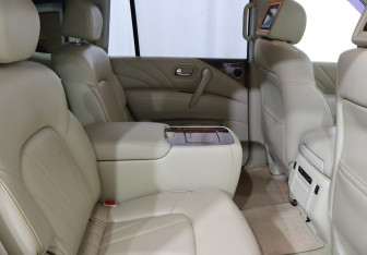 Подержанный автомобиль Infiniti QX80 2015 года (26 фото)
