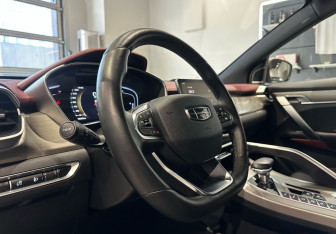Подержанный автомобиль Geely Coolray 2022 года (12 фото)