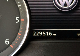 Подержанный автомобиль Volkswagen Touareg 2011 года (24 фото)