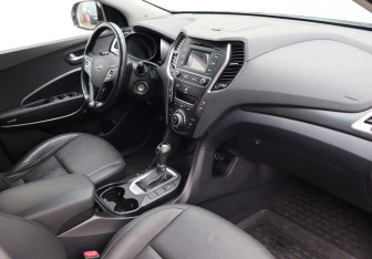 Подержанный автомобиль Hyundai Santa Fe 2015 года (10 фото)
