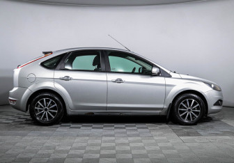 Подержанный автомобиль Ford Focus Hatchback 2010 года (4 фото)