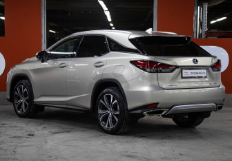 Подержанный автомобиль Lexus RX 2022 года (7 фото)