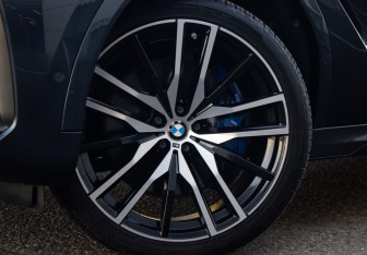 Подержанный автомобиль BMW X6 2021 года (38 фото)