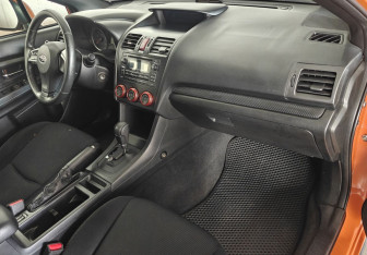 Подержанный автомобиль Subaru XV 2012 года (9 фото)